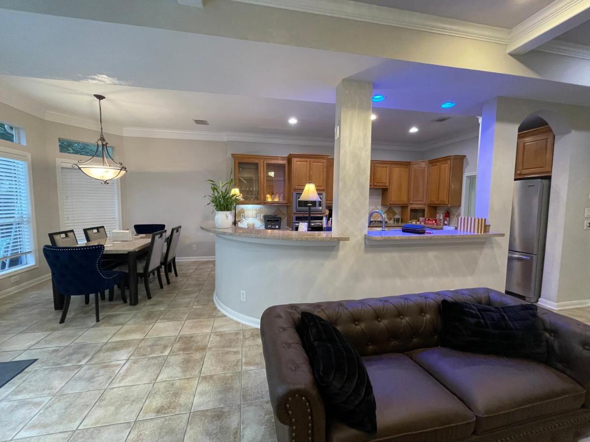 Insperit Home At Galleria With Heated Pool Spa Хьюстон Экстерьер фото
