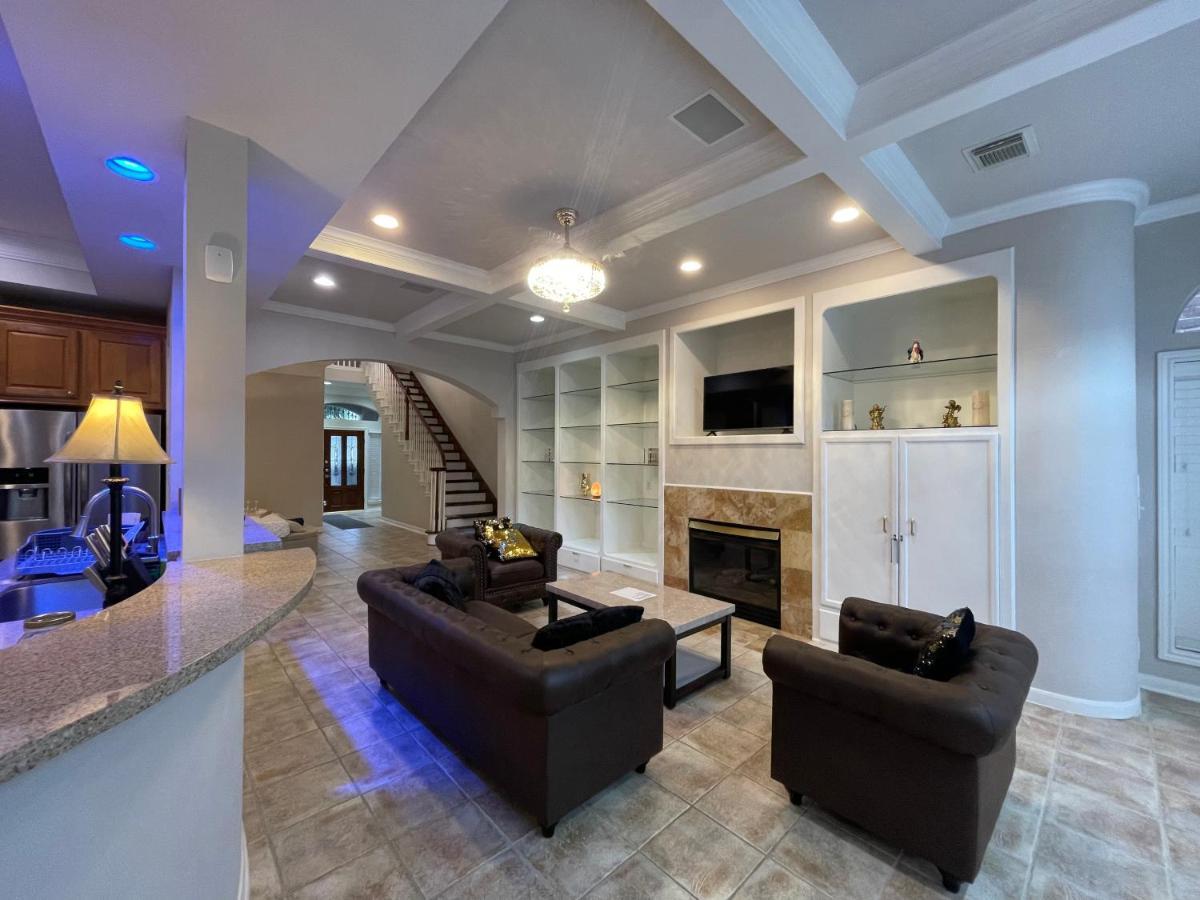 Insperit Home At Galleria With Heated Pool Spa Хьюстон Экстерьер фото