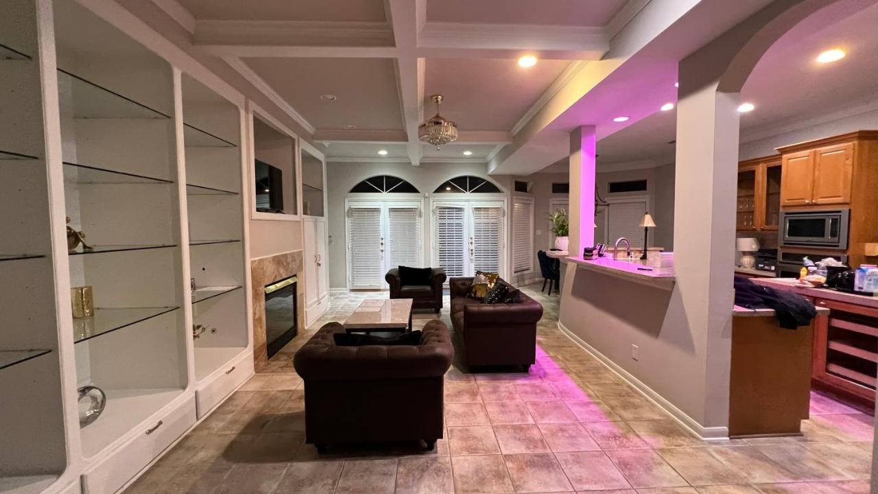Insperit Home At Galleria With Heated Pool Spa Хьюстон Экстерьер фото