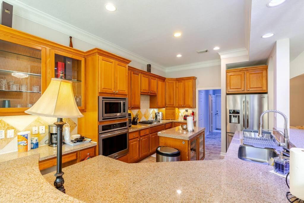 Insperit Home At Galleria With Heated Pool Spa Хьюстон Экстерьер фото