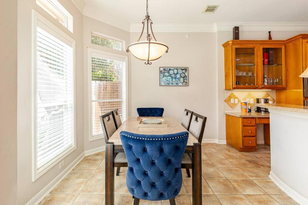 Insperit Home At Galleria With Heated Pool Spa Хьюстон Экстерьер фото