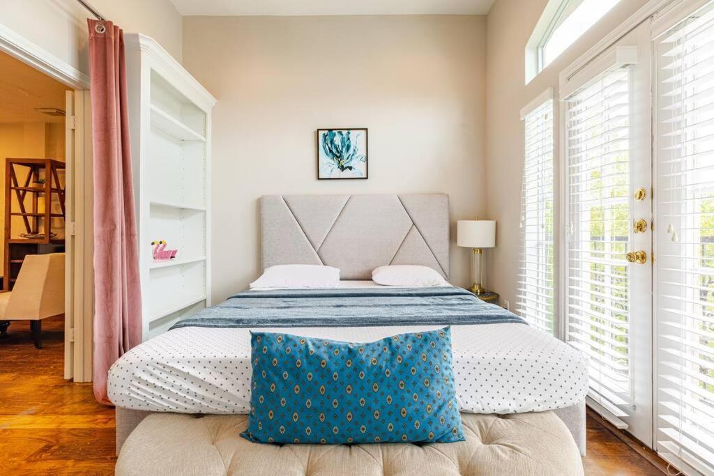 Insperit Home At Galleria With Heated Pool Spa Хьюстон Экстерьер фото